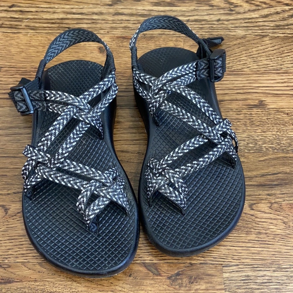 Women’s Chacos size 6